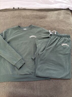 UNWELL Green Crewneck Sweatshirt & Jogger Set sz L